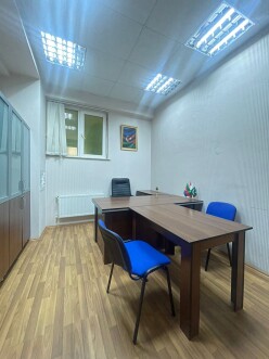 İcarə ofis 3 otaqlı 80 m²,  Gənclik m.-5