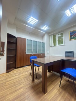 İcarə ofis 3 otaqlı 80 m²,  Gənclik m.-9