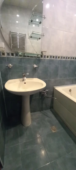 Satılır köhnə tikili 3 otaqlı 43 m²,  Memar Əcəmi m.-10