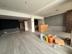 İcarə obyekt 250 m²,  İnşaatçılar m.-8