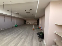 İcarə obyekt 250 m²,  İnşaatçılar m.-6