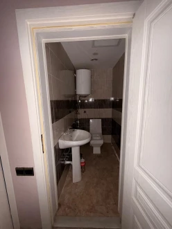 İcarə obyekt 250 m²,  İnşaatçılar m.