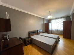 İcarə yeni tikili 3 otaqlı 140 m², Elmlər Akademiyası m.-11