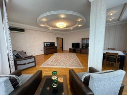 İcarə yeni tikili 3 otaqlı 140 m², Elmlər Akademiyası m.-3