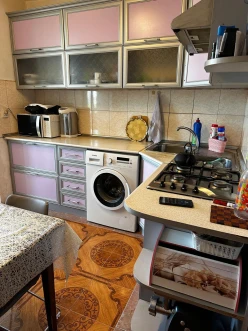 Satılır köhnə tikili 3 otaqlı 70 m², Xalqlar Dostluğu m.-10