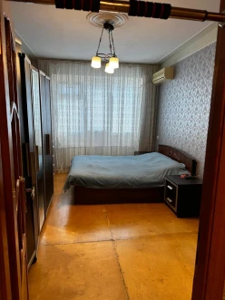 Satılır köhnə tikili 3 otaqlı 70 m², Xalqlar Dostluğu m.-2