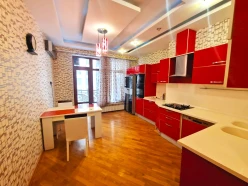 İcarə yeni tikili 3 otaqlı 135 m², Səbail r.-12