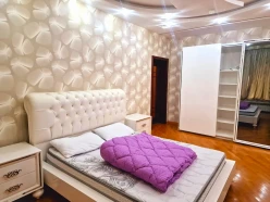 İcarə yeni tikili 3 otaqlı 135 m², Səbail r.-7