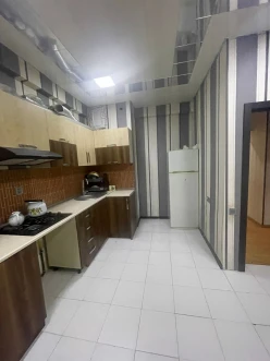 Satılır yeni tikili 3 otaqlı 155 m², İnşaatçılar m.-9