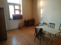 Satılır köhnə tikili 2 otaqlı 60 m²,  Azadlıq prospekti m.-13