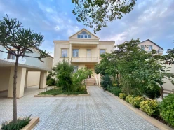 Satılır ev/villa 11 otaqlı 650 m², Qara Qarayev m.-2
