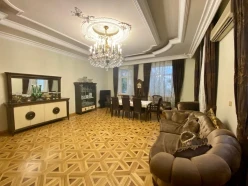 Satılır ev/villa 11 otaqlı 650 m², Qara Qarayev m.-6