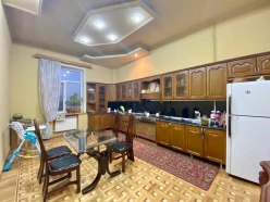 Satılır ev/villa 11 otaqlı 650 m², Qara Qarayev m.-11