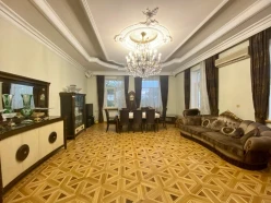 Satılır ev/villa 11 otaqlı 650 m², Qara Qarayev m.-9