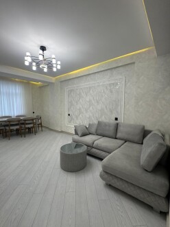 İcarə yeni tikili 2 otaqlı 70 m²,  Xırdalan-2