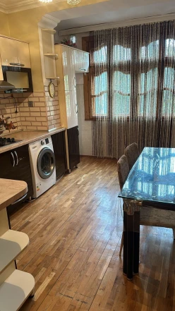 Satılır köhnə tikili 2 otaqlı 60 m², Bakıxanov q.-6