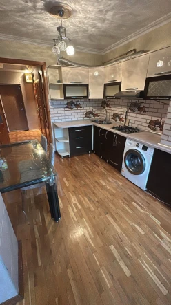 Satılır köhnə tikili 2 otaqlı 60 m², Bakıxanov q.-5