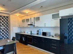 İcarə yeni tikili 3 otaqlı 200 m²,  28 May m.-5