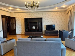 İcarə yeni tikili 3 otaqlı 200 m²,  28 May m.-3