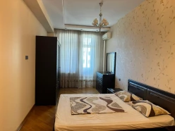 İcarə yeni tikili 3 otaqlı 200 m²,  28 May m.-8