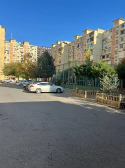 Satılır köhnə tikili 2 otaqlı 60 m², İnşaatçılar m.-10