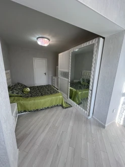 Satılır köhnə tikili 2 otaqlı 60 m², İnşaatçılar m.-6