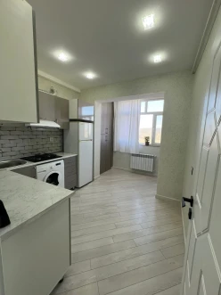 Satılır köhnə tikili 2 otaqlı 60 m², İnşaatçılar m.-12