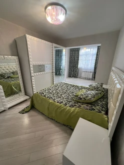 Satılır köhnə tikili 2 otaqlı 60 m², İnşaatçılar m.-8