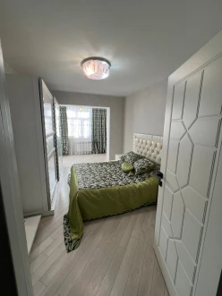 Satılır köhnə tikili 2 otaqlı 60 m², İnşaatçılar m.-2