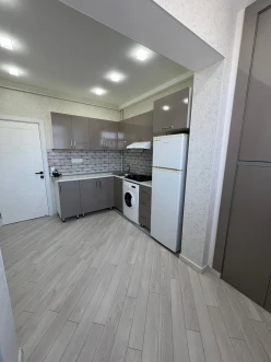 Satılır köhnə tikili 2 otaqlı 60 m², İnşaatçılar m.-4