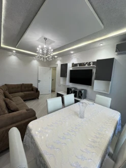 Satılır köhnə tikili 2 otaqlı 60 m², İnşaatçılar m.-11