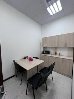 İcarə ofis 9 otaqlı 300 m²,  28 May m.-8