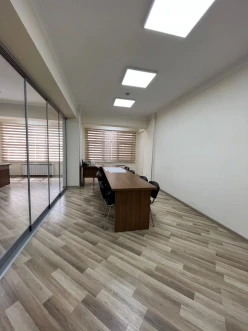 İcarə ofis 10 otaqlı 400 m², Elmlər Akademiyası m.-13