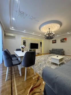 Satılır yeni tikili 4 otaqlı 223 m², 28 May m.-5 Satılır yeni tikili 4 otaqlı 223 m², 28 May m.-5