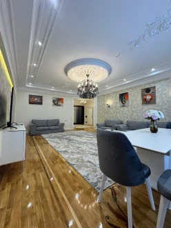 Satılır yeni tikili 4 otaqlı 223 m², 28 May m.-2 Satılır yeni tikili 4 otaqlı 223 m², 28 May m.-2