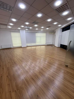 İcarə ofis 2 otaqlı 91.4 m²,  28 May m.-7