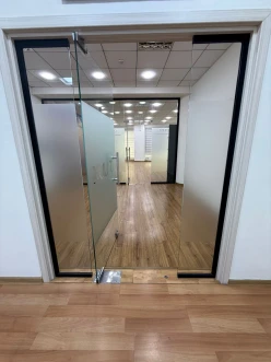 İcarə ofis 2 otaqlı 91.4 m²,  28 May m.