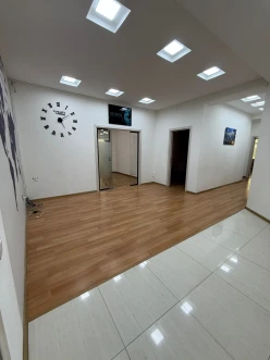 İcarə ofis 2 otaqlı 91.4 m²,  28 May m.-23