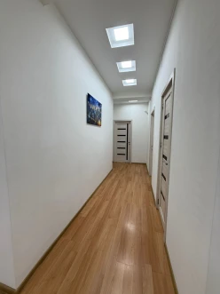 İcarə ofis 2 otaqlı 91.4 m²,  28 May m.-21