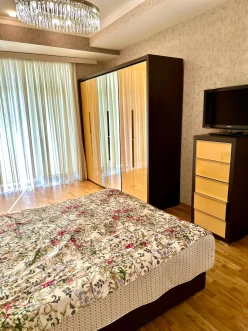 İcarə yeni tikili 3 otaqlı 130 m²,  Səbail-5