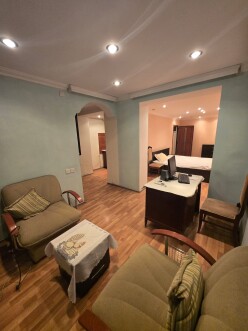 Satılır köhnə tikili 2 otaqlı 40 m²,  İnşaatçılar m.-4