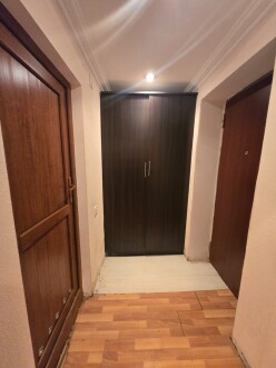Satılır köhnə tikili 2 otaqlı 40 m²,  İnşaatçılar m.-3