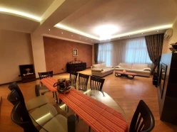 İcarə yeni tikili 4 otaqlı 225 m², 28 May m.-2