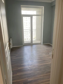 İcarə yeni tikili 3 otaqlı 75 m², İnşaatçılar m.-12