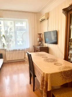 Satılır köhnə tikili 2 otaqlı 60 m², Azadlıq prospekti m.-2