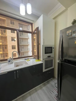 Satılır yeni tikili 2 otaqlı 57.5 m², İnşaatçılar m.-6