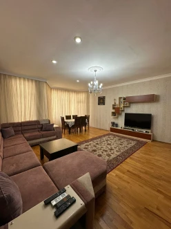 Satılır yeni tikili 3 otaqlı 152 m²,  8 Noyabr m.-2