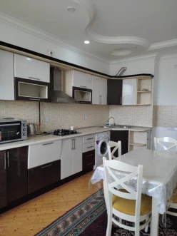 Satılır yeni tikili 2 otaqlı 70 m², İnşaatçılar m.-7