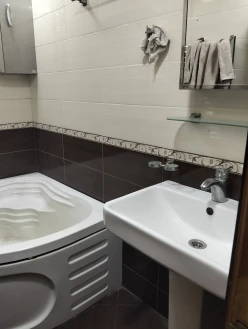 Satılır köhnə tikili 2 otaqlı 60 m²,  Nəriman Nərimanov m.-13