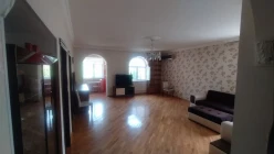 Satılır ev/villa 6 otaqlı 190 m², İnşaatçılar m.-12